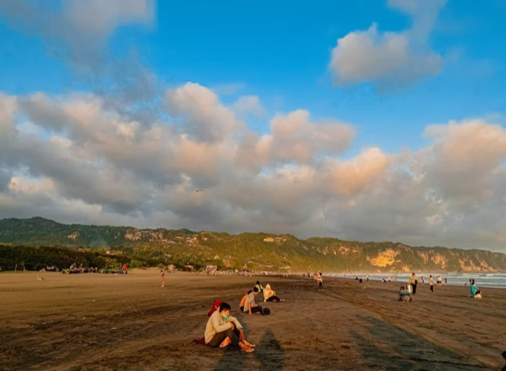 Lonjakan Wisata Lebaran, Pantai Bantul Jadi Magnet Ribuan Pengunjung